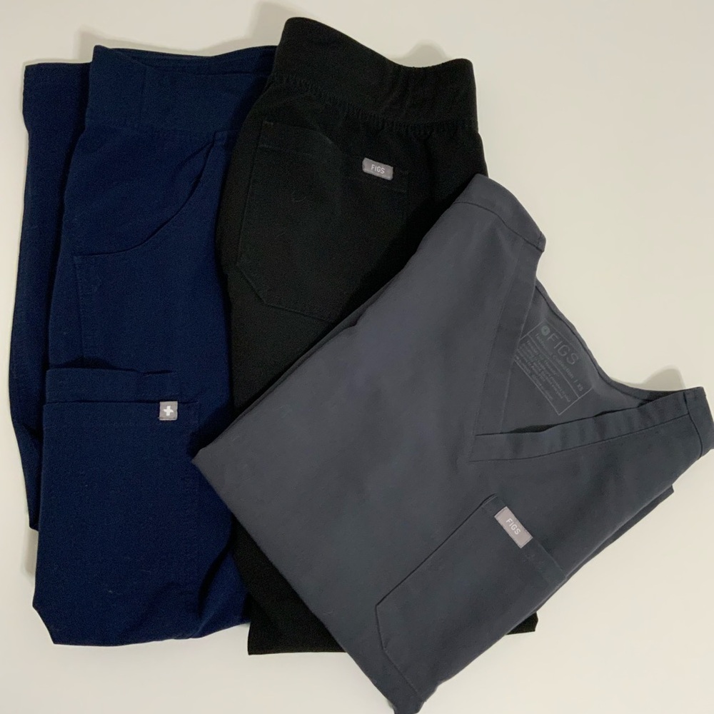 FIGS Gray top & Navy and Black Scrub Set